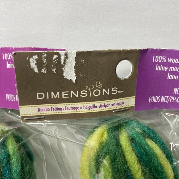 Dimensions Feltworks 100% Wool Pencil Roving Variegated Green Needle Felting - Picture 2 of 16